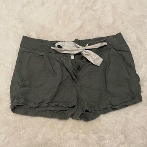 Aritzia - Wilfred Green Shorts Size 2
